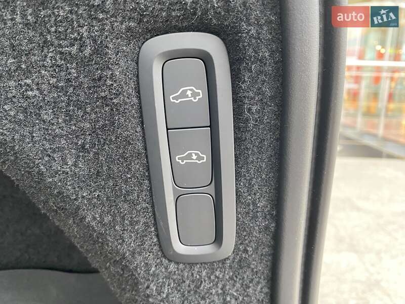 Позашляховик / Кросовер Volvo XC90 2019 в Києві