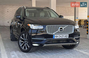 Внедорожник / Кроссовер Volvo XC90 2017 в Авангарде