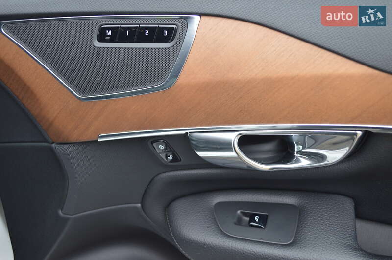 Внедорожник / Кроссовер Volvo XC90 2015 в Одессе фото 38 Внедорожник / Кроссовер Volvo XC90 2015 в Одессе