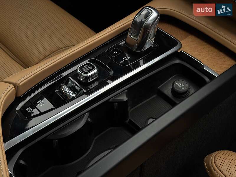 Внедорожник / Кроссовер Volvo XC90 2018 в Ровно