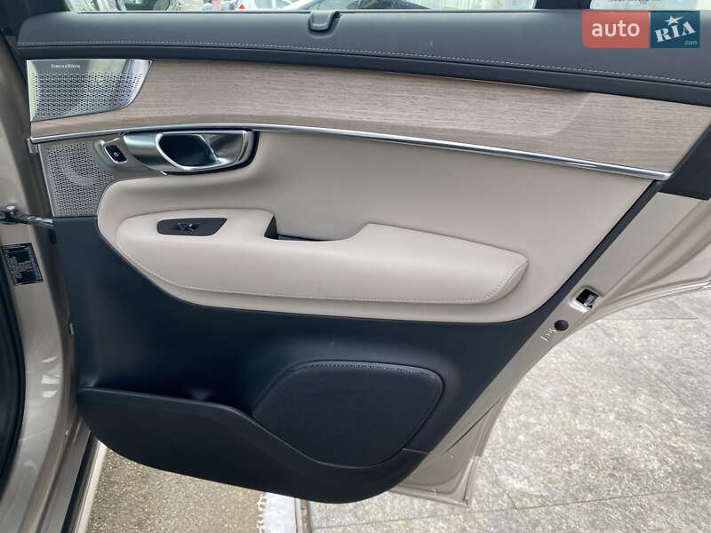 Внедорожник / Кроссовер Volvo XC90 2024 в Киеве