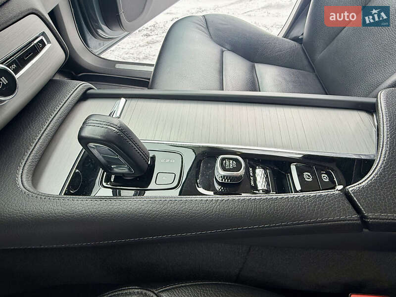 Внедорожник / Кроссовер Volvo XC90 2019 в Киеве