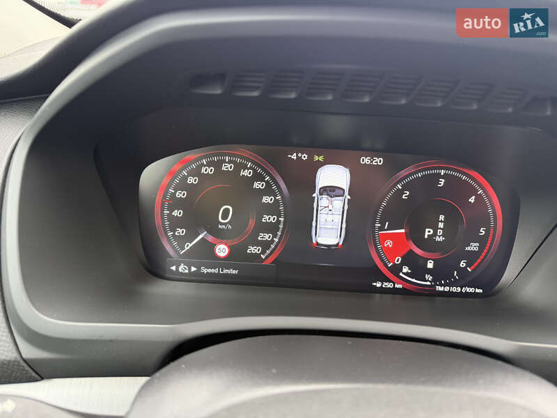 Внедорожник / Кроссовер Volvo XC90 2019 в Киеве