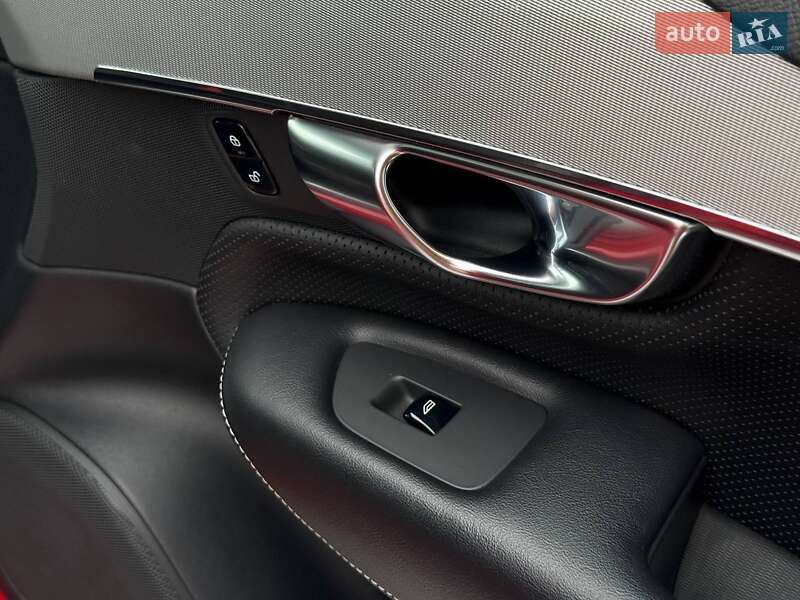 Внедорожник / Кроссовер Volvo XC90 2016 в Ровно