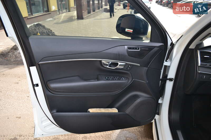 Внедорожник / Кроссовер Volvo XC90 2019 в Киеве