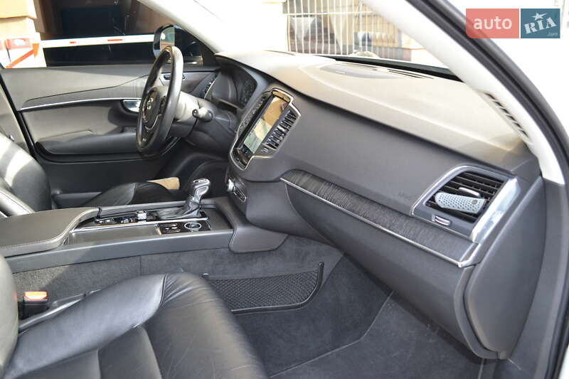 Внедорожник / Кроссовер Volvo XC90 2019 в Киеве