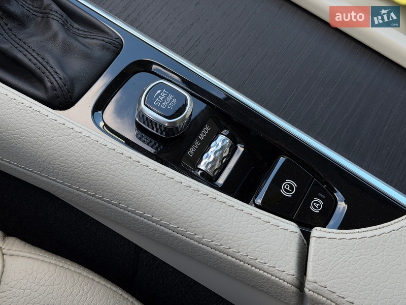 Внедорожник / Кроссовер Volvo XC90 2019 в Киеве