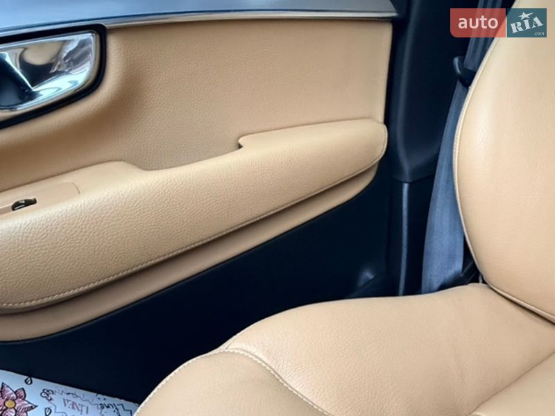 Позашляховик / Кросовер Volvo XC90 2017 в Вараші