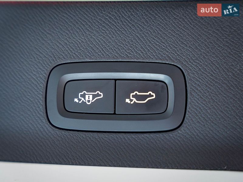 Внедорожник / Кроссовер Volvo XC90 2019 в Киеве