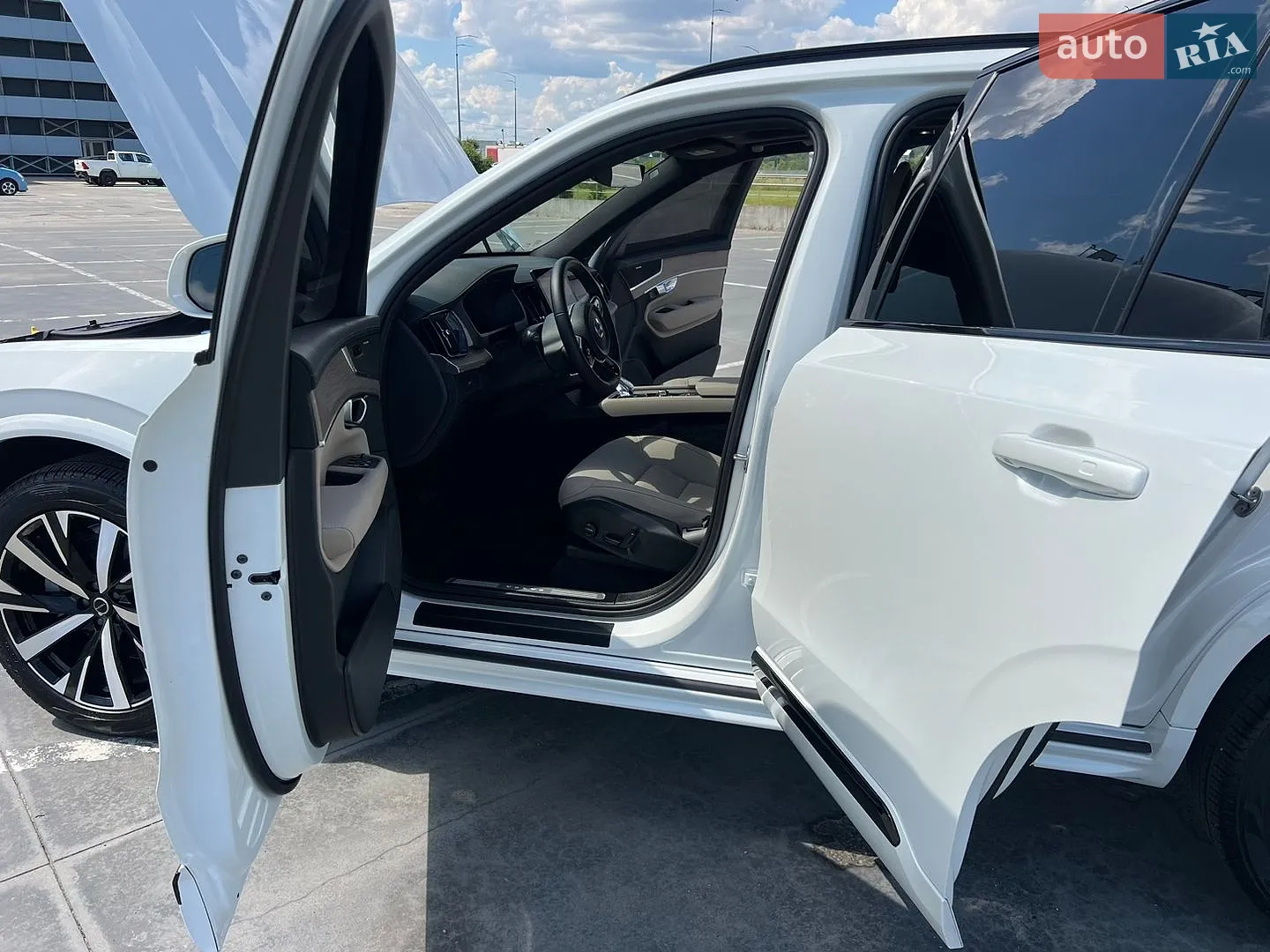 2025 Volvo XC90 - мініатюра 33