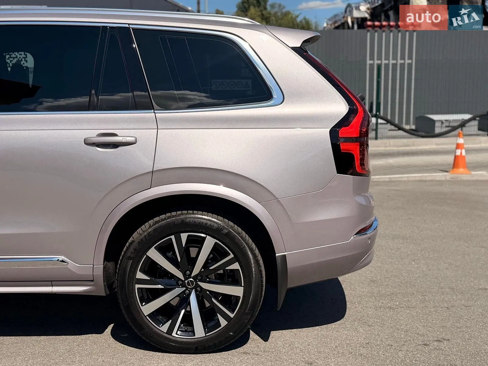 2025 Volvo XC90 - мініатюра 9