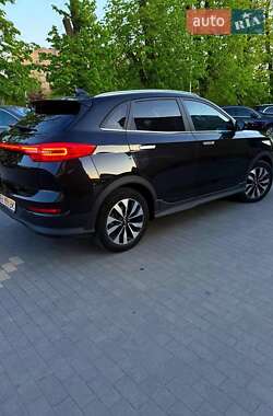 Внедорожник / Кроссовер Weltmeister EX5 2020 в 