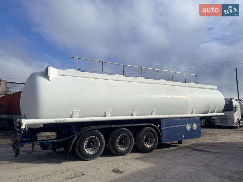 Цистерна полуприцеп Willig Sana 1993 в Львове