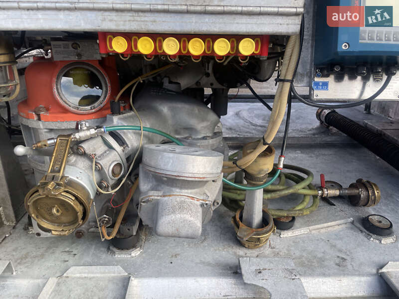 Цистерна полуприцеп Willig Sana 1993 в Львове