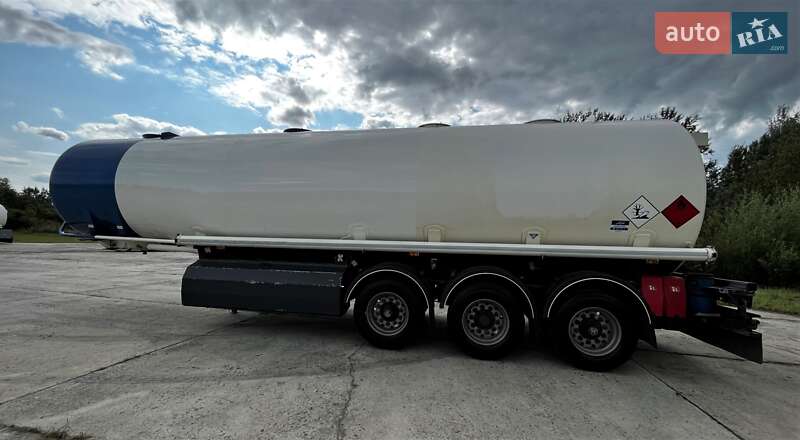 Цистерна полуприцеп Willig Sana 2009 в Львове