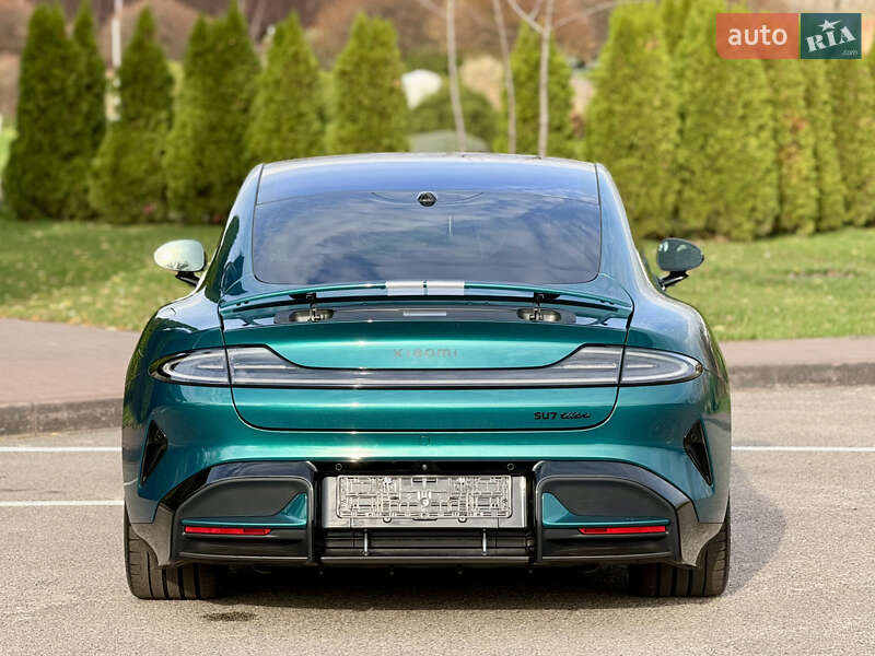 Седан Xiaomi SU7 Ultra 2025 в Дніпрі