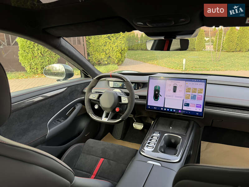 Седан Xiaomi SU7 Ultra 2025 в Дніпрі