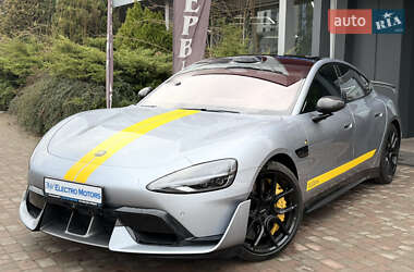 Седан Xiaomi SU7 Ultra 2025 в Львове