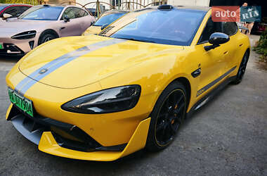 Седан Xiaomi SU7 Ultra 2025 в Киеве