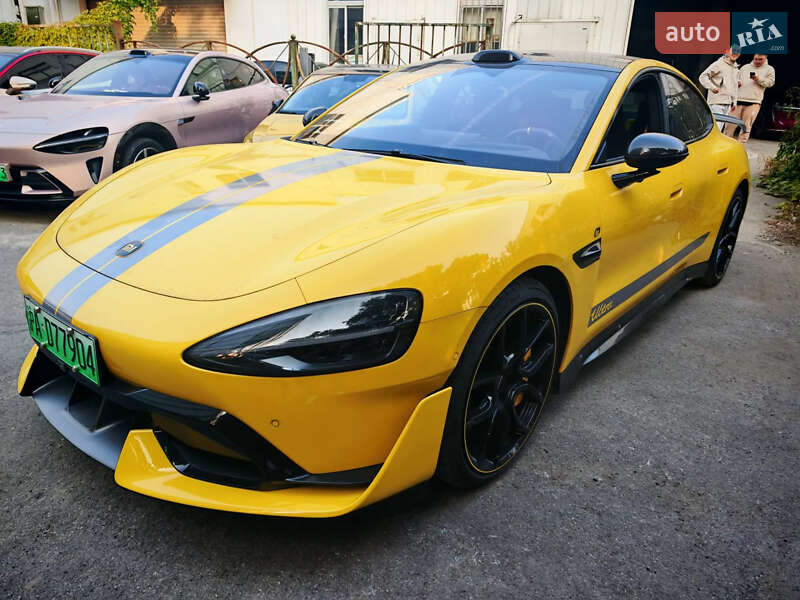 Xiaomi SU7 Ultra 2025