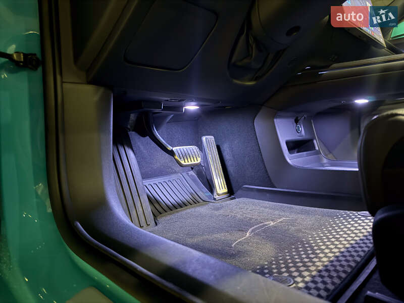 Седан Xiaomi SU7 2025 в Киеве