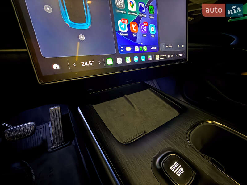 Седан Xiaomi SU7 2025 в Киеве
