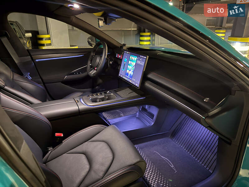 Седан Xiaomi SU7 2025 в Киеве