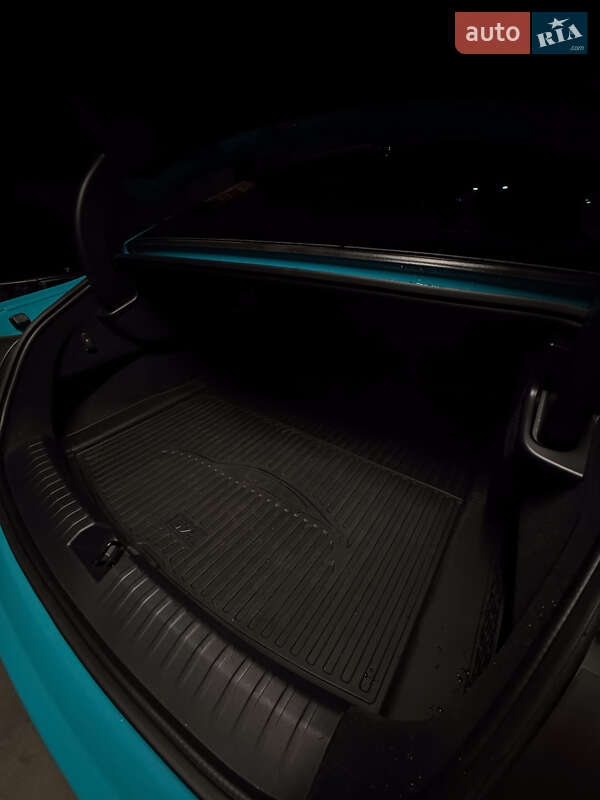 Седан Xiaomi SU7 2025 в Киеве