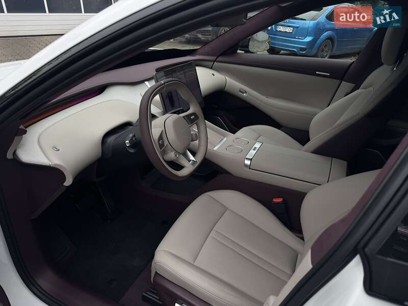 Внедорожник / Кроссовер Xiaomi YU7 2025 в Одессе