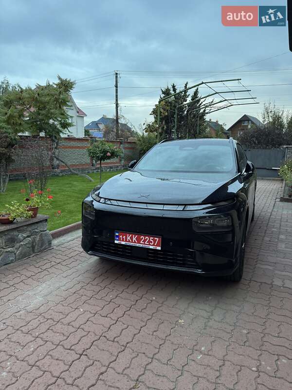 Внедорожник / Кроссовер Xpeng G9 2025 в Киеве