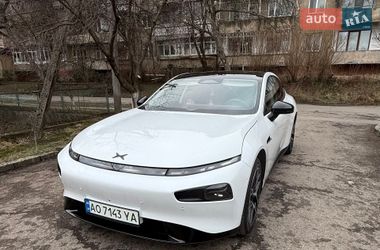 Седан Xpeng P7 2023 в Ужгороді