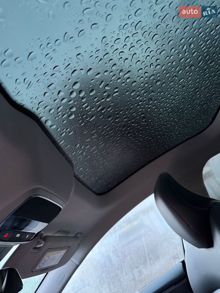 Седан Xpeng P7 2023 в Ужгороді