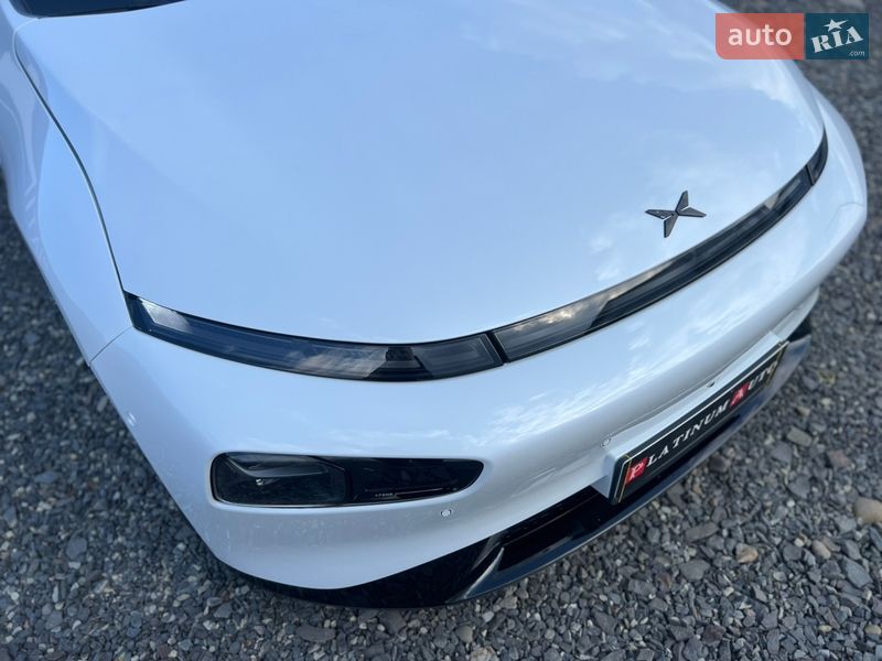 Седан Xpeng P7 2023 в Ужгороде