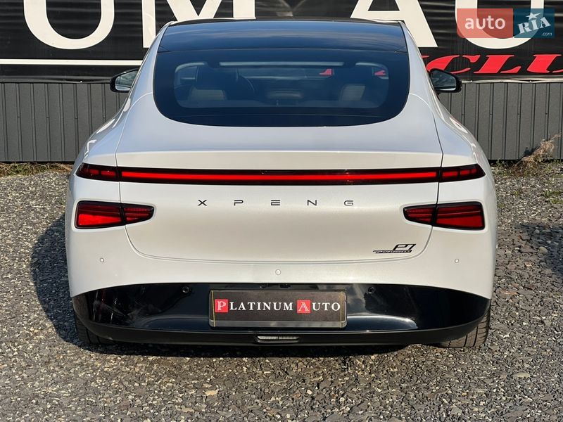 Седан Xpeng P7 2023 в Ужгороде