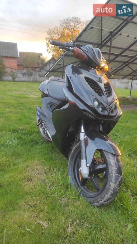 Скутер Yamaha Aerox 2001 в Рихтичах