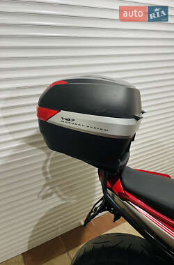 Мотоцикл Спорт-туризм Yamaha FZ1 Fazer 2013 в 