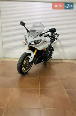 Мотоцикл Спорт-туризм Yamaha FZ8 2012 в 