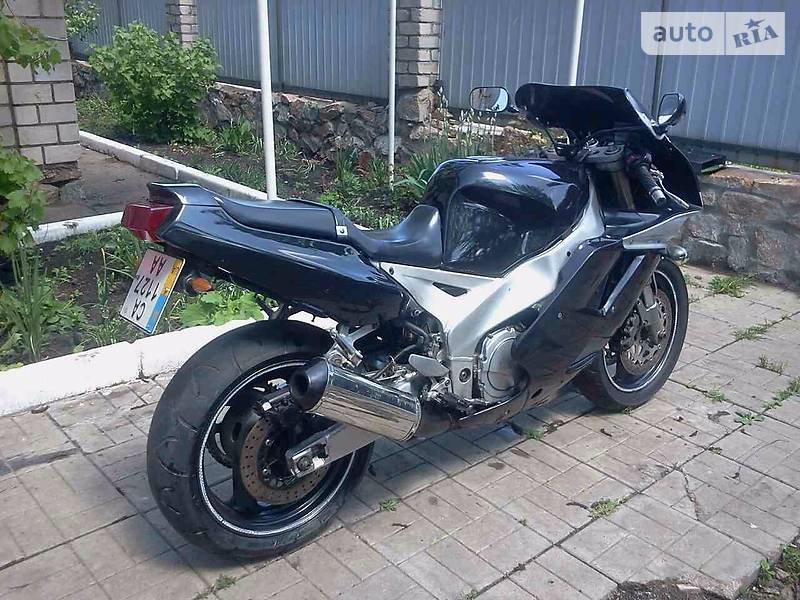 Спортбайк Yamaha FZR 1996 в Кропивницком