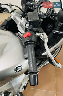 Мотоцикл Спорт-туризм Yamaha FZS 600 Fazer 2005 в 