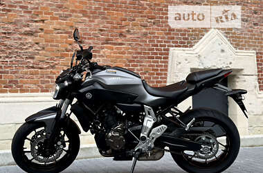Мотоцикл Без обтекателей (Naked bike) Yamaha MT-07 2014 в 