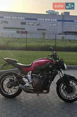 Мотоцикл Без обтекателей (Naked bike) Yamaha MT-07 2014 в 