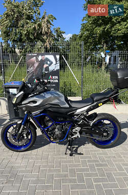 Мотоцикл Спорт-туризм Yamaha MT-09 2015 в 