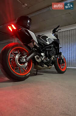 Мотоцикл Без обтекателей (Naked bike) Yamaha MT-09 2018 в 