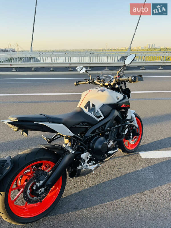 Мотоцикл Без обтекателей (Naked bike) Yamaha MT-09 2019 в Киеве
