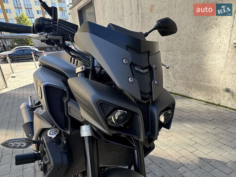 Мотоцикл Без обтекателей (Naked bike) Yamaha MT-10 2017 в Вишневом фото 2 Мотоцикл Без обтекателей (Naked bike) Yamaha MT-10 2017 в Вишневом