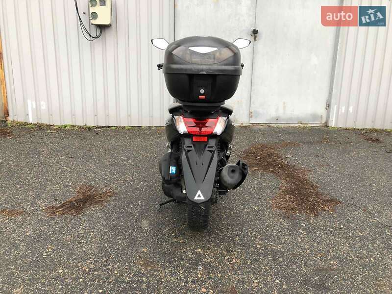 Максі-скутер Yamaha NMax 2016 в Дніпрі фото 6 Максі-скутер Yamaha NMax 2016 в Дніпрі