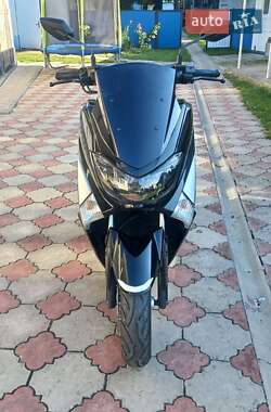 Максі-скутер Yamaha NMax 2018 в Кельменцях