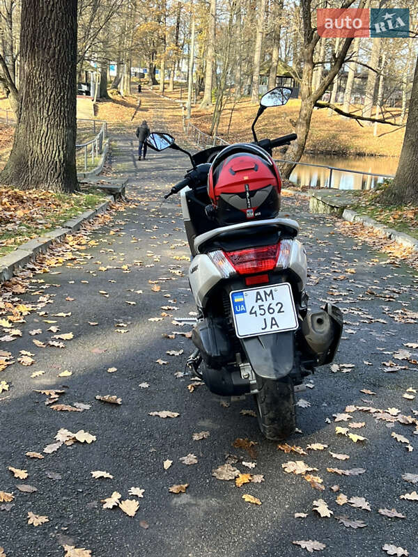 Максі-скутер Yamaha NMax 2016 в Малині фото 16 Максі-скутер Yamaha NMax 2016 в Малині