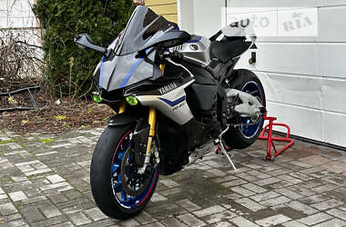 Спортбайк Yamaha R1 2017 в 