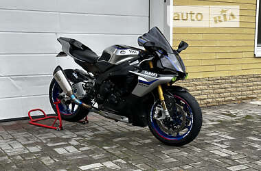 Спортбайк Yamaha R1 2017 в 